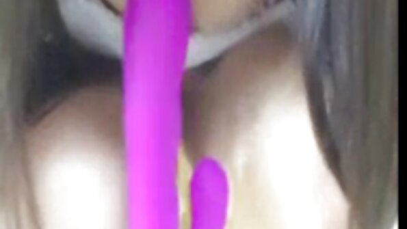 İnce vücutlu kısa saçlı amator mobil porno sarışın ağzına bir sik koyuyor